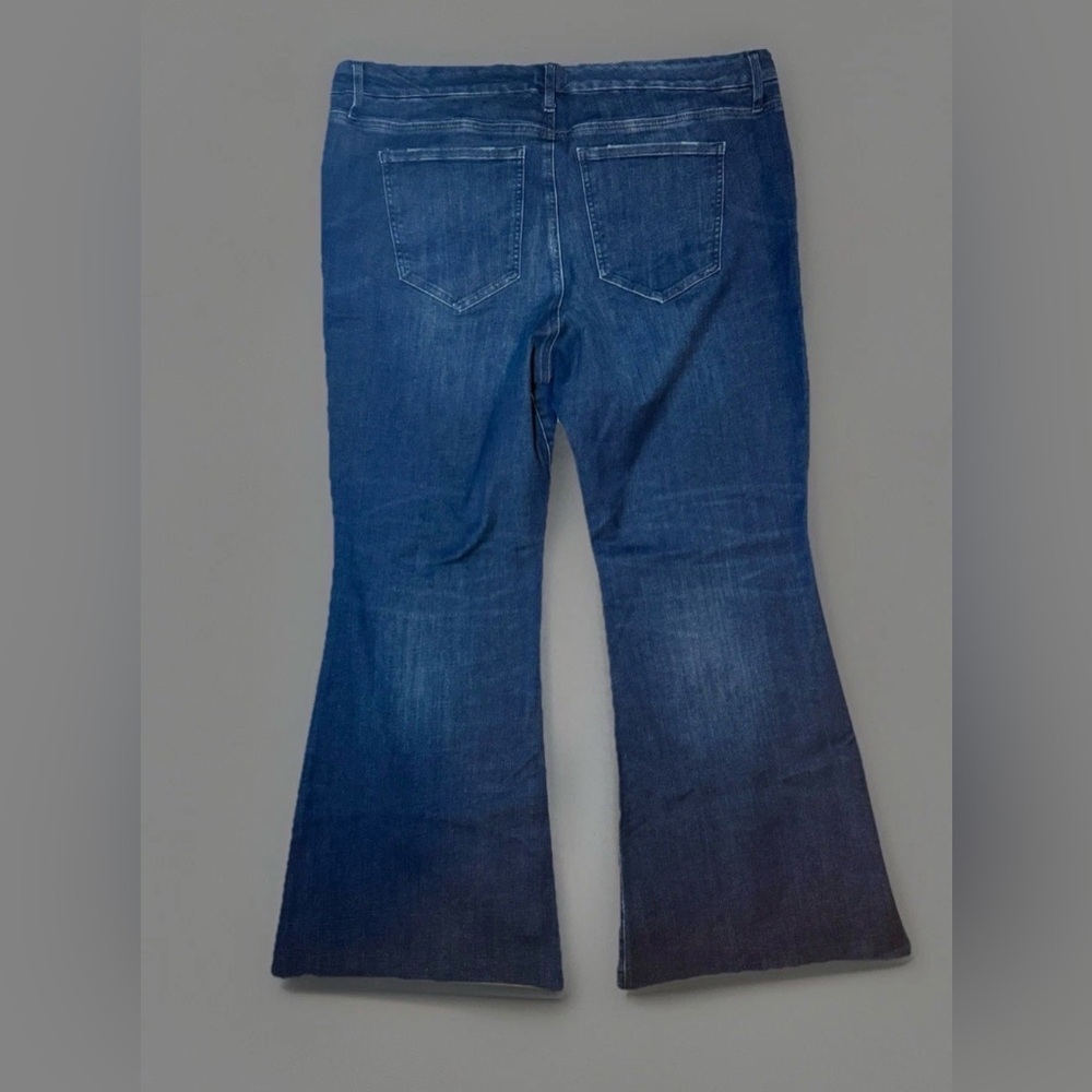 NWT Express Jeans Womens Blue 70s Flare Mid Rise Stretch Denim XL Short 38x31 - Picture 2 of 13
